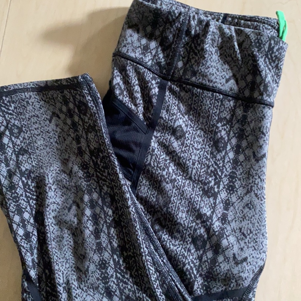 Athleta Patterned Drawstring Black/Gray Capri Leg… - image 5